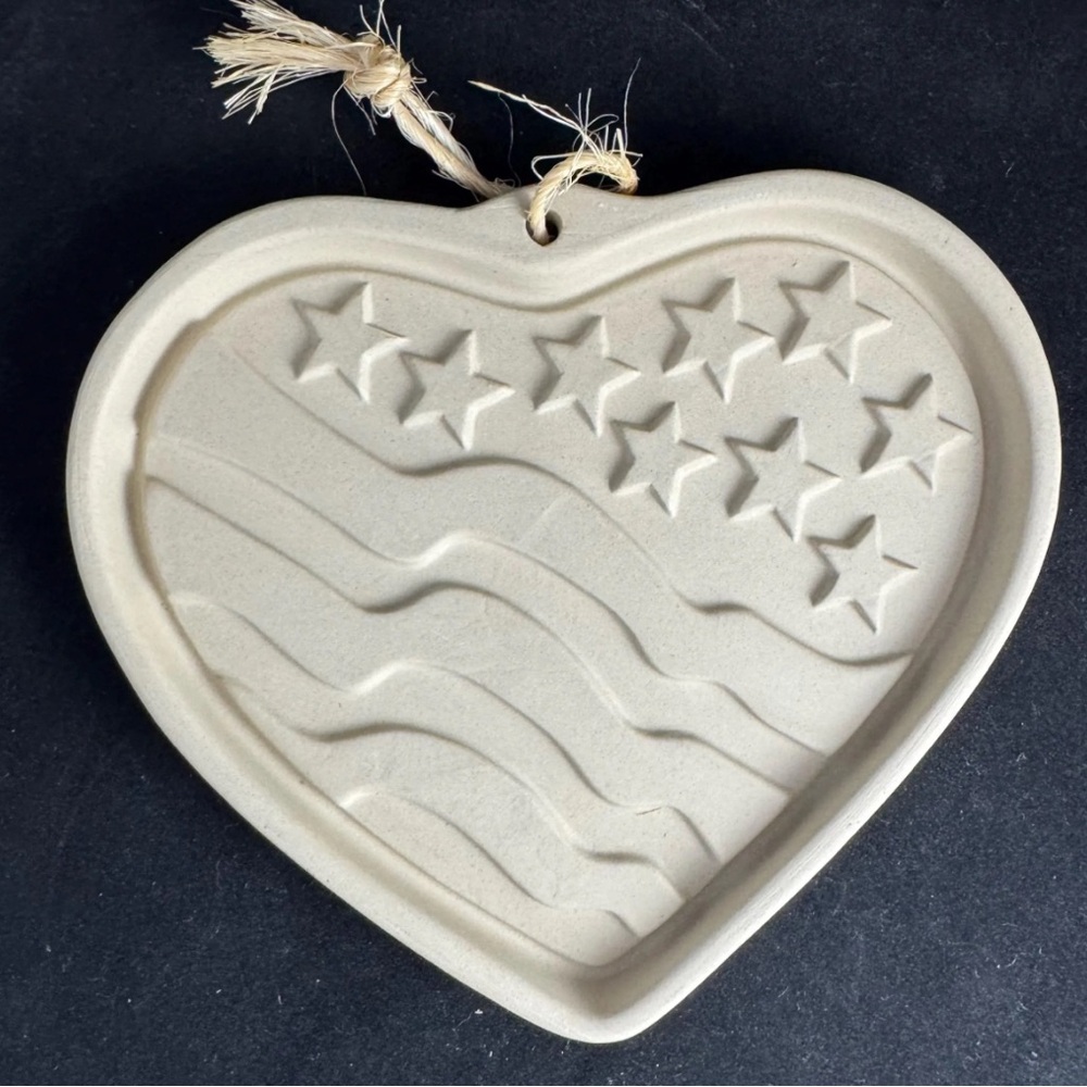 Pampered Chef Patriotic Heart Stoneware Final Edition (2005)